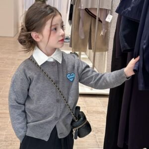 愛心標素色針織外套