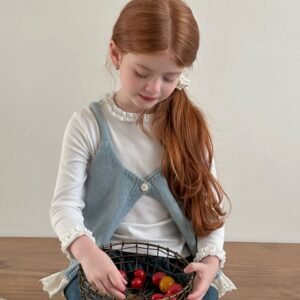 花邊領素色打底上衣